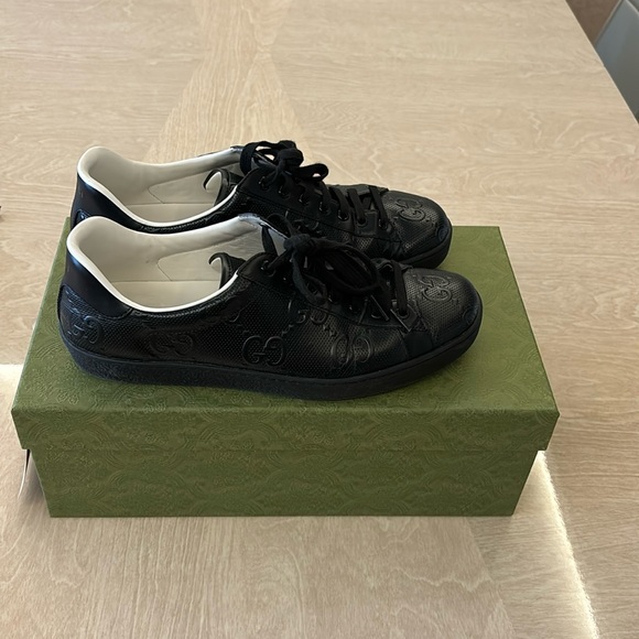 Mint condition Gucci sneakers size 9 men’s . Original box , dust bag included - Picture 1 of 6